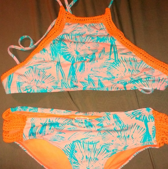 NWOT Two Piece Bikini Set - Picture 1 of 4